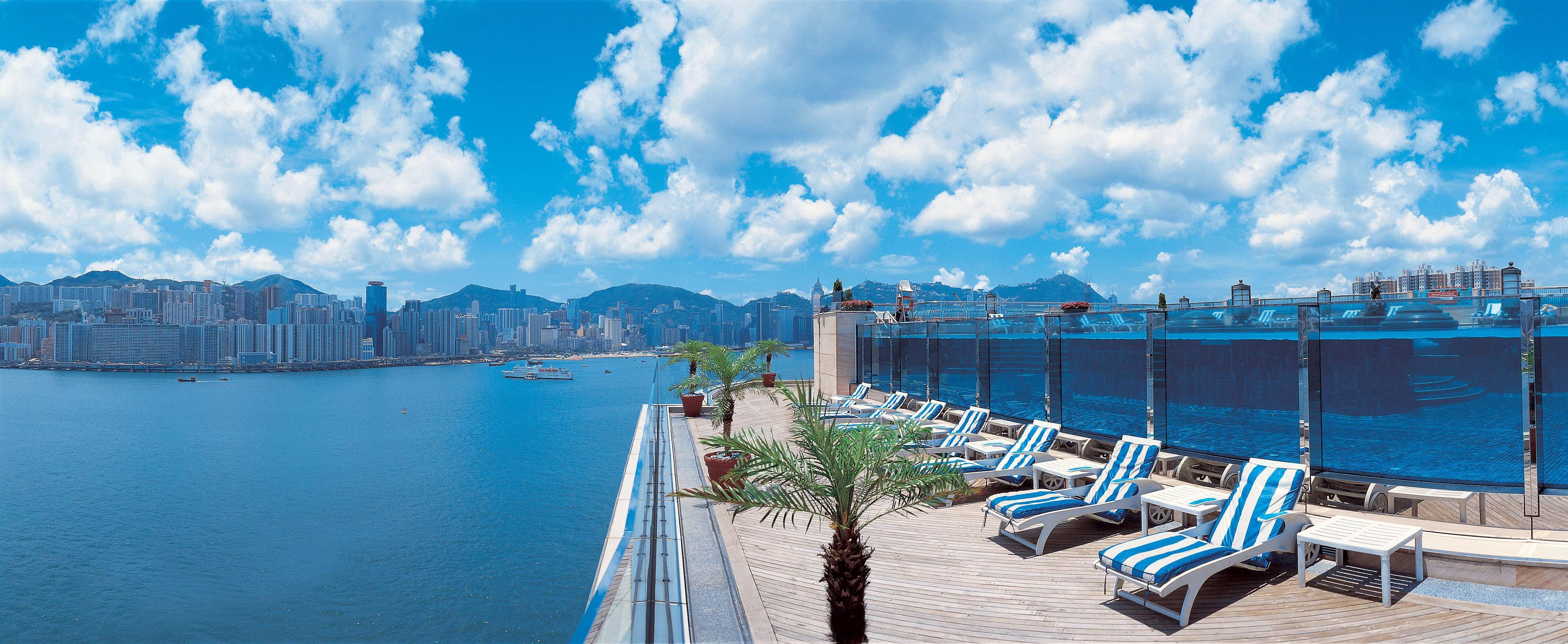 فندق هاربور غراند كولون هونغ كونغ المظهر الخارجي الصورة The rooftop pool at the hotel