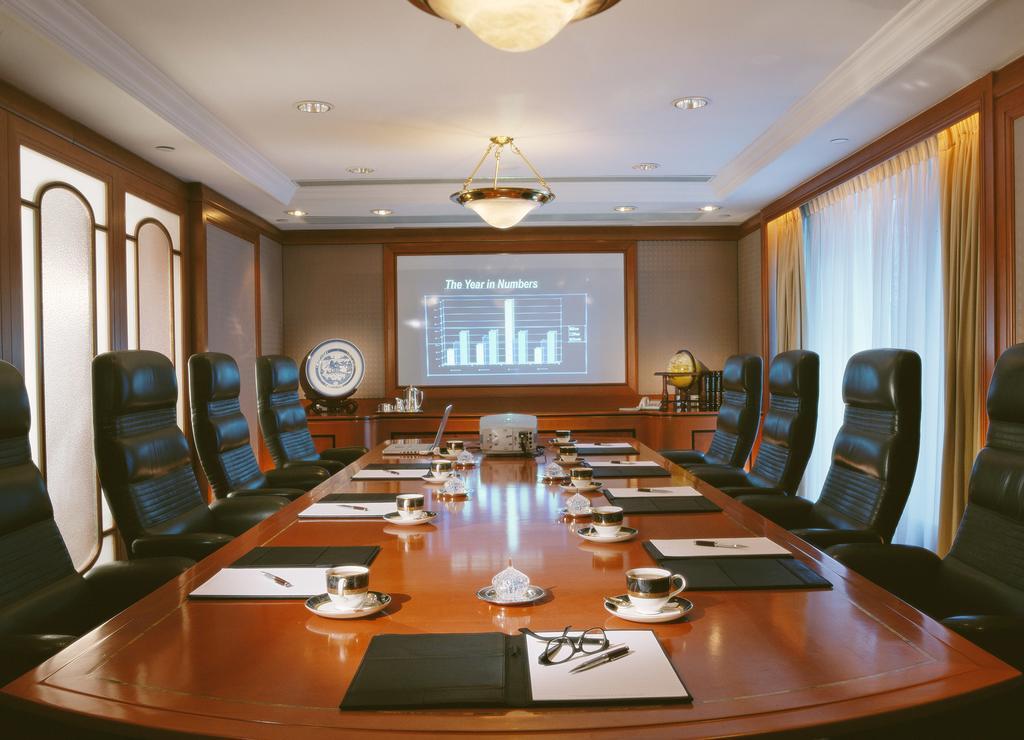 فندق هاربور غراند كولون هونغ كونغ المظهر الخارجي الصورة A boardroom at a hotel